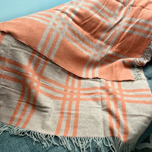 Alicia Adams Alpaca Boulder Throw - Light Taupe/Firecracker - Picture 4 of 6